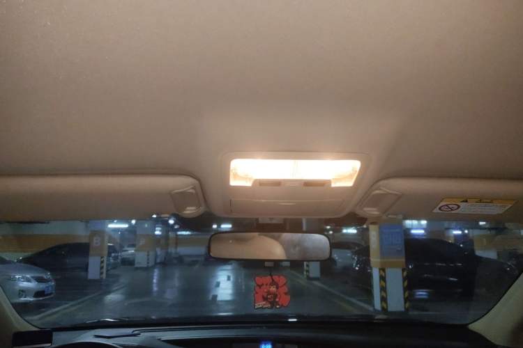 Used Toyota Highlander 2018 2.0T Two-Wheel Drive Elite Edition 5 Seats Emission Standard China V Headliner