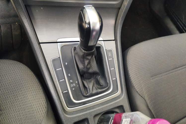 Used Volkswagen Golf 2014 1.4TSI Automatic Comfort Model Gear Lever
