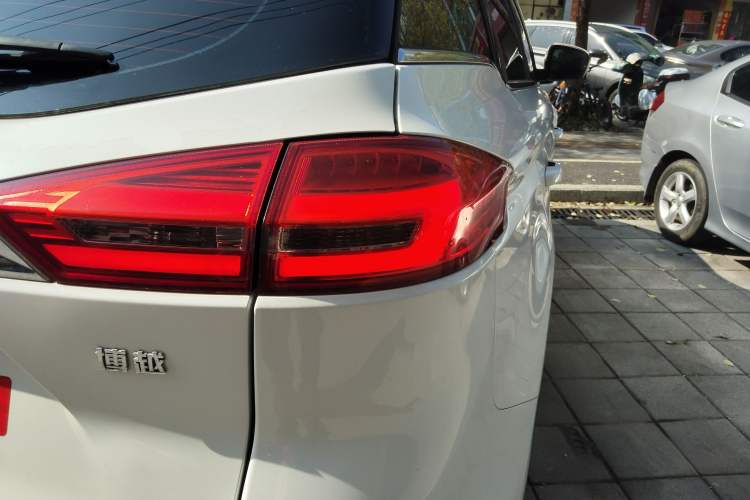 Used Geely Auto Emgrand X7 Sport 2016 1.8TD Automatic ZhiZun Version Exterior 3