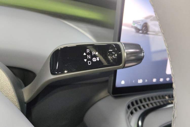 Used XPeng G7 2025 Model—702 Ultra Long Range Gear Lever