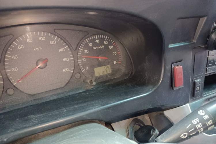 Used Jinbei Hiace 2011 2.0L 5th Generation Kuaiyunwang Standard Version 4G20B Odometer Close Up