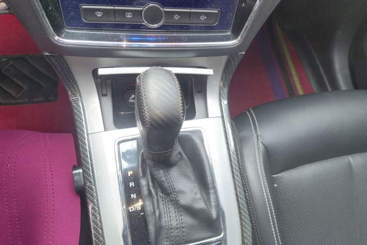 Used Roewe RX5 2016 20T Two-Wheel Drive Automatic Internet Smart Edition