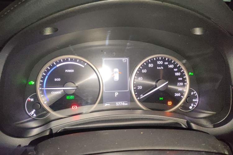 Used Lexus NX 2018 300h Front-Wheel-Drive FENGSHANG Version China V Emission Standard
