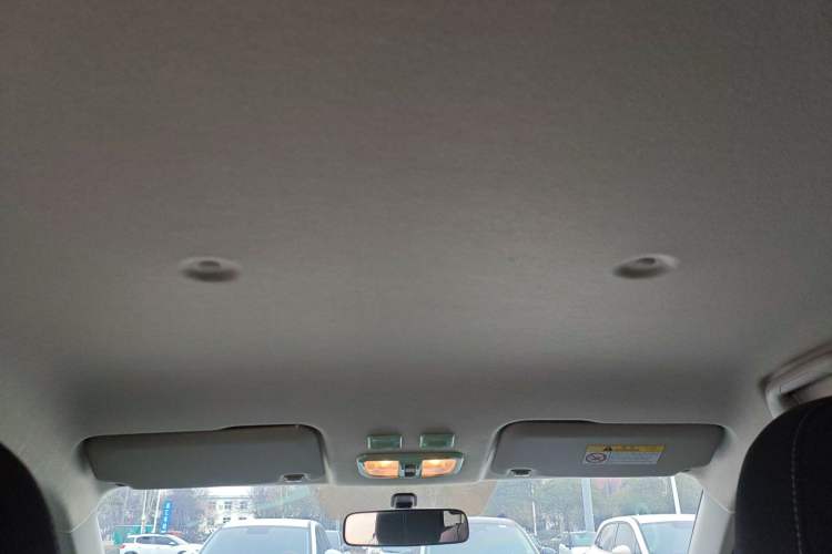 Used ORA White Cat 2022 Upgraded Model 305km Range Luxury Version Lithium-Ion Battery
