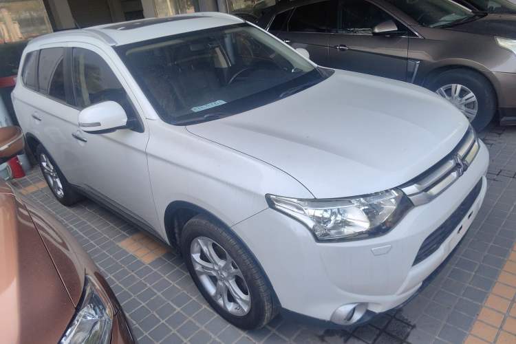 Used Mitsubishi Outlander 2014 2.4L 4x4 Deluxe Value Edition 5 Seats
