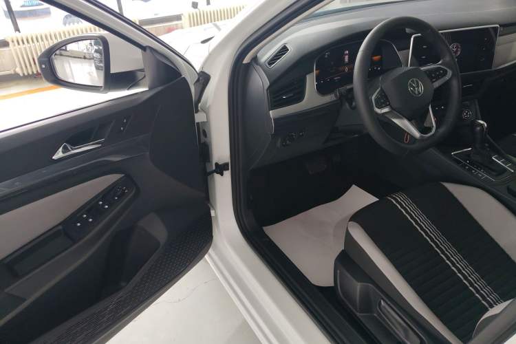 Used Volkswagen Bora 2023 1.5L Automatic Changer Limited Edition Driver Seat