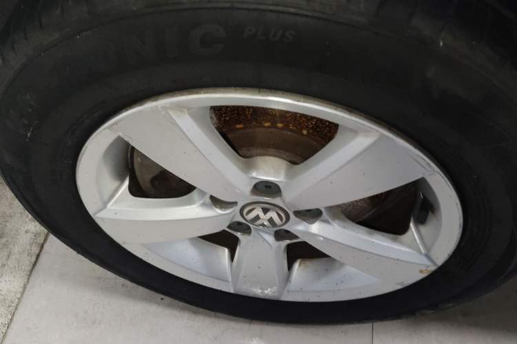 Used Volkswagen Lavida 2013 Revised Classic 1.6L Automatic Fashion Edition Left Front Wheel Hub