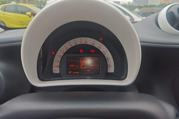 Used smart forfour 2018 1.0L 52 kW Dynamic Edition
