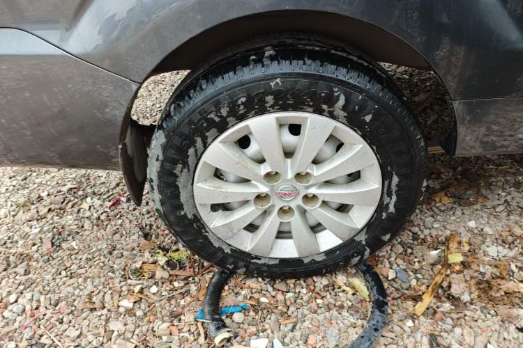 Used Jinbei Gold Hiace 2023 1.5L Passenger Vehicle Engineering Lion 5/6/7 Seater
