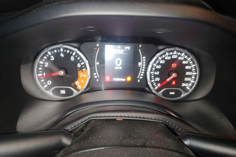 Used Jeep Renegade 2016 1.4T Automatic Jingneng Edition Instrument Cluster