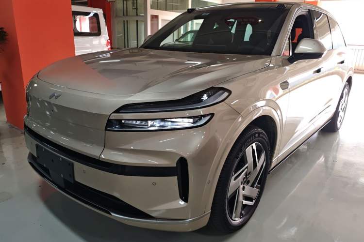 Used ONVO Luxeed L90 2025 Model—Ultra Six-Seater Version