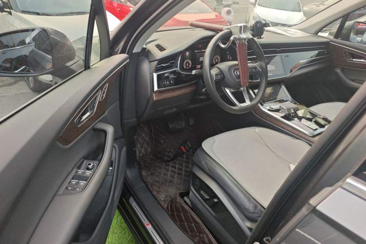 Used Audi Q7 2021 45 TFSI quattro S line Sport model