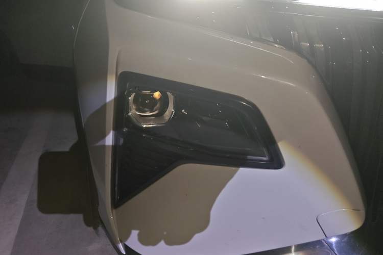 Used Dongfeng Aeolus Huge 2022 Mach Dual-Motor 1.5T MHD Dare-to-Dream Edition