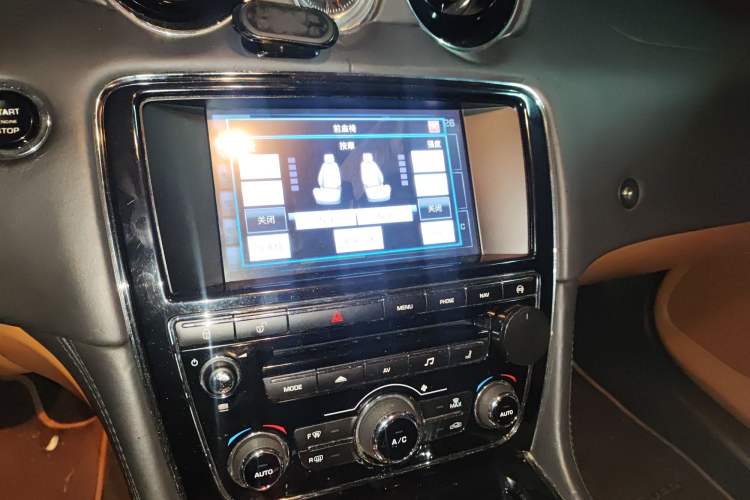 Used Jaguar XJ 2014 XJL 3.0 SC Four-Wheel-Drive Flagship Business Edition Audio And AC Panel