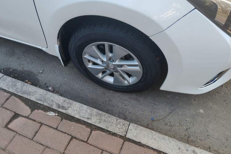 Used Toyota Corolla 2014 1.6L CVT GL Right Front Wheel Hub