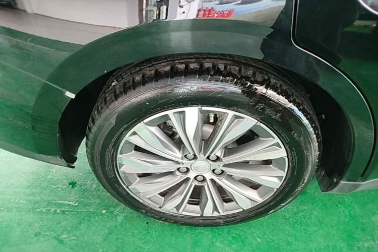 Used Hongqi E-QM5 2022 431 km Charge & Enjoy Edition
