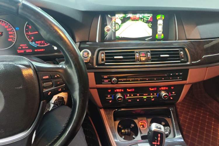 Used BMW 5 Series 2014 528Li Leading Model