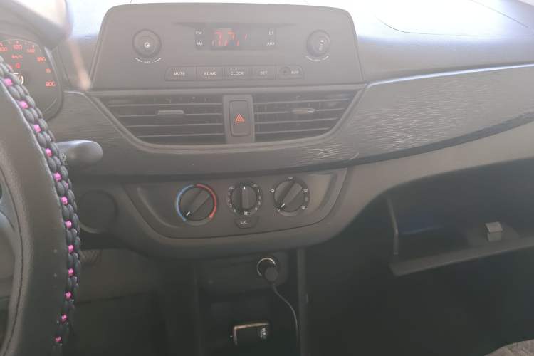 Used Baojun 310 2016 1.2L Manual Value Edition Audio And AC Panel