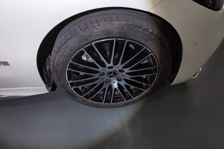 Used Mercedes-Benz C-Class 2023 Restyled C 260 L Sport Edition Right Front Wheel Hub