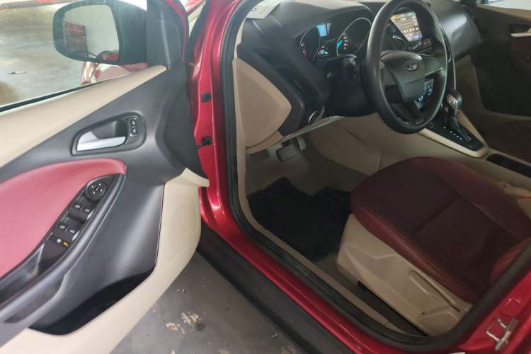 Used Ford Focus 2015 Sedan 1.6L Automatic Comfort Model