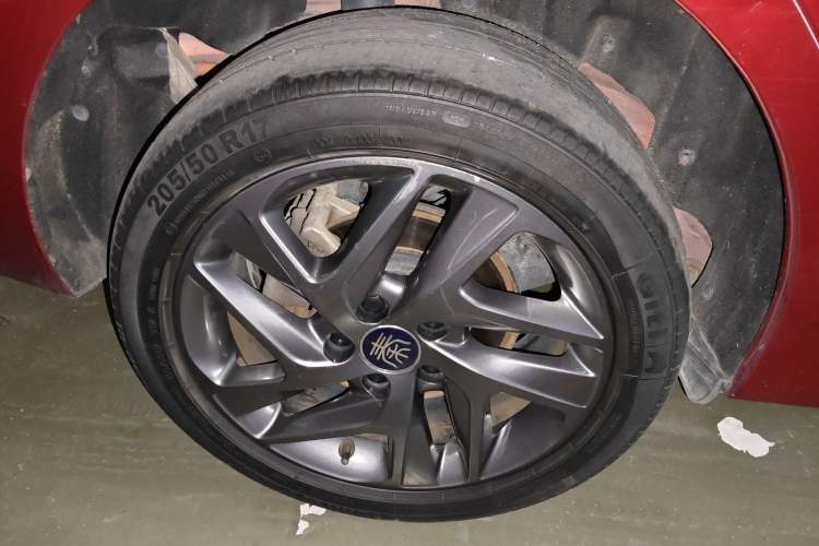Used BYD Qin New Energy 2019 High-Range Deluxe Model Right Rear Wheel Hub