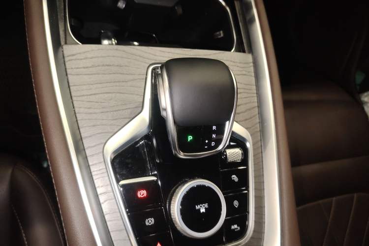 Used Chery Tiggo 8 PRO 2024 Champion Edition 390T Four-Wheel Drive Peak Version 5 Seats Gear Lever