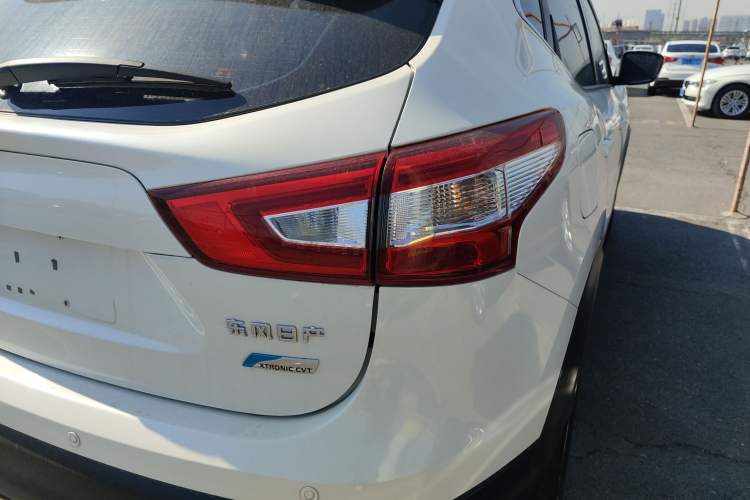 Used Nissan Qashqai 2016 2.0L CVT Elite Edition Exterior 3