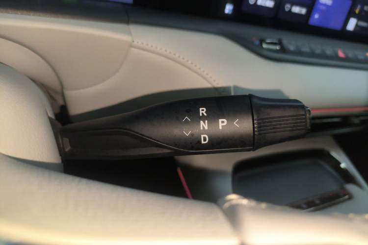 Used VOYAH FREE 2025 318 318 km Rear-Drive Touring Edition Gear Lever