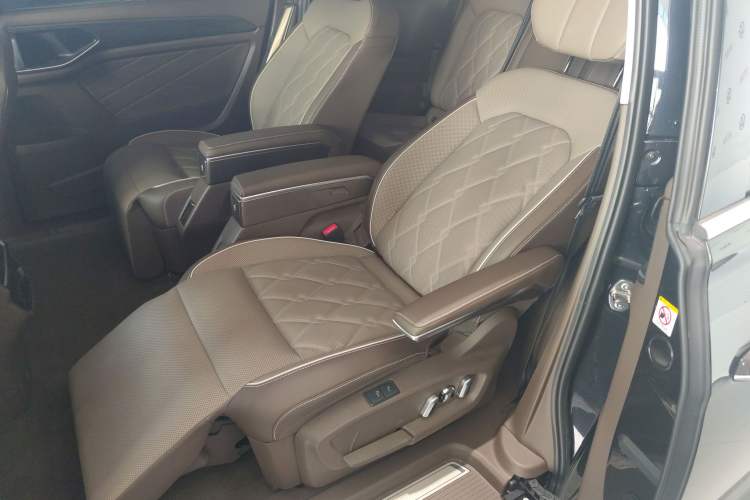 Used Volkswagen Viloran 2024 380TSI Premium Edition