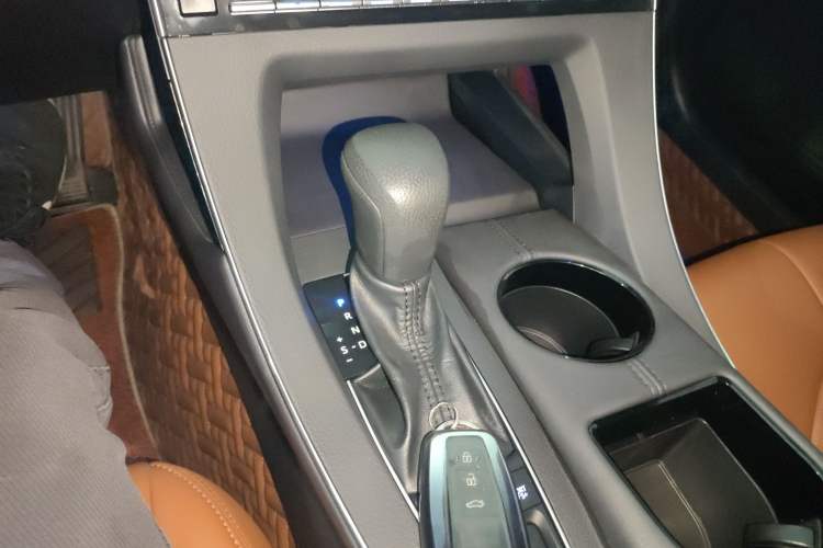 Used Toyota Avalon 2019 2.5L Ambition Version China VI Standard
