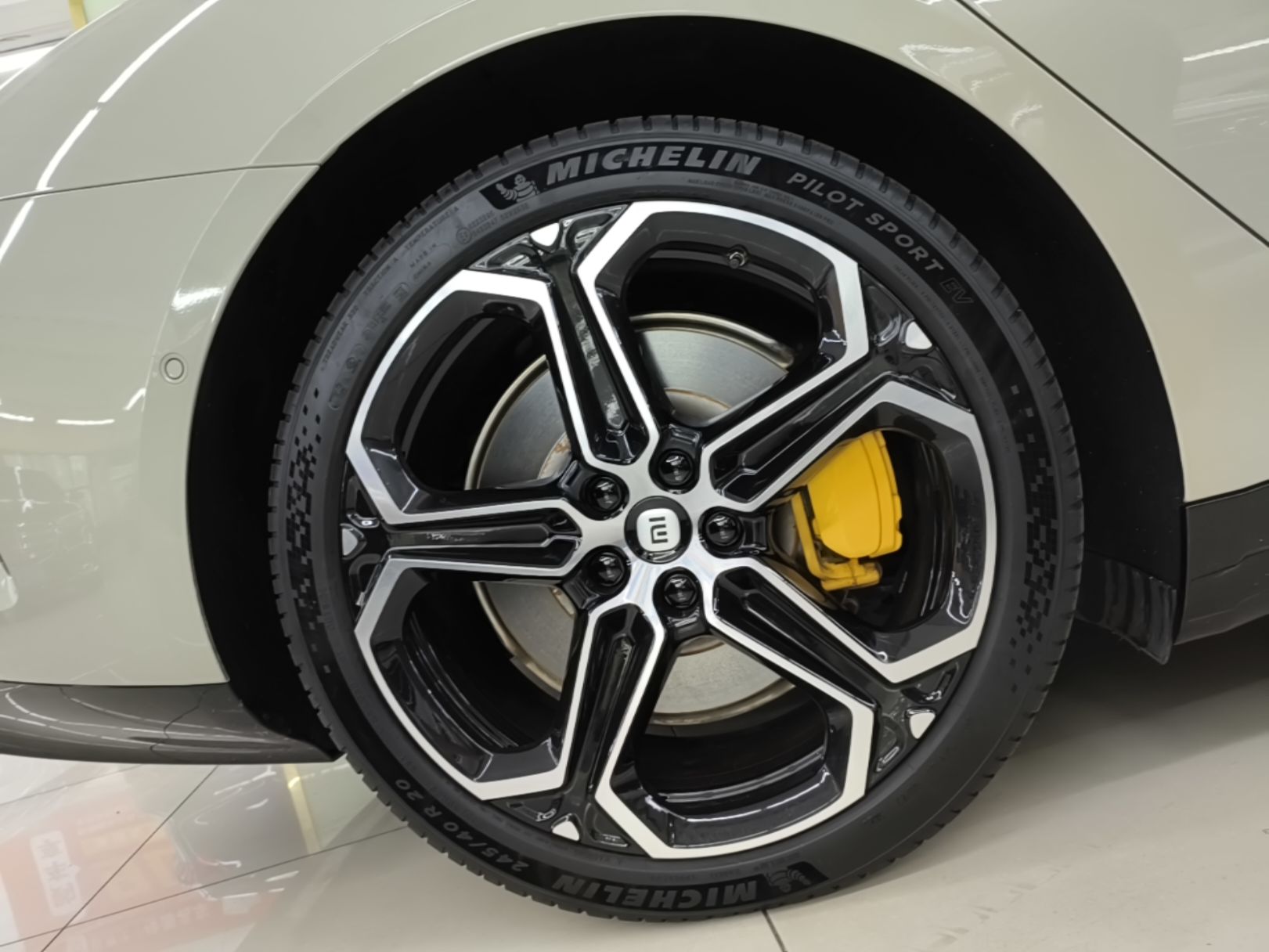 Xiaomi Auto SU7 2024 Rear-Drive Ultra-Long Range Advanced Pro-Level Intelligent Driving Version — снимка 11