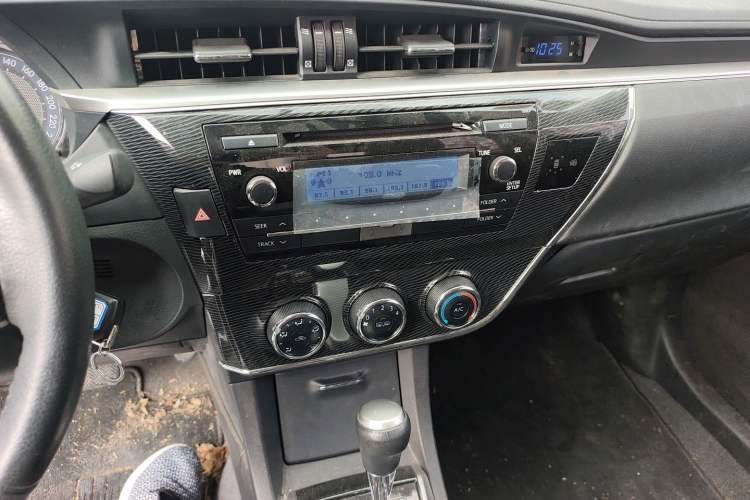 Used Toyota Corolla 2014 1.6L CVT GL-i Leather Edition Audio And AC Panel