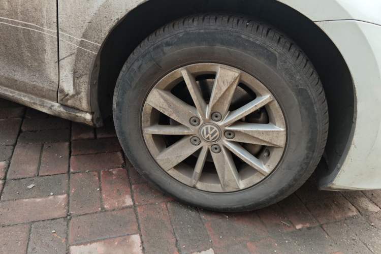 Used Volkswagen Golf 2016 1.6L Manual Fashion Edition Right Front Wheel Hub