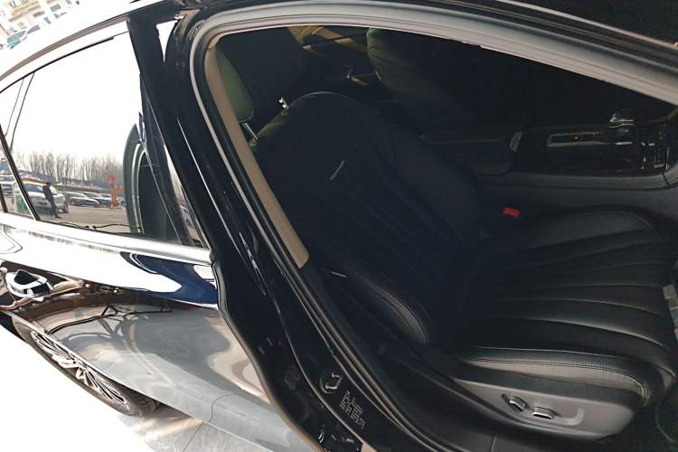 Used Hongqi H5 2024 1.5T DCT Smart Connect Flagship Edition Right Front Seat