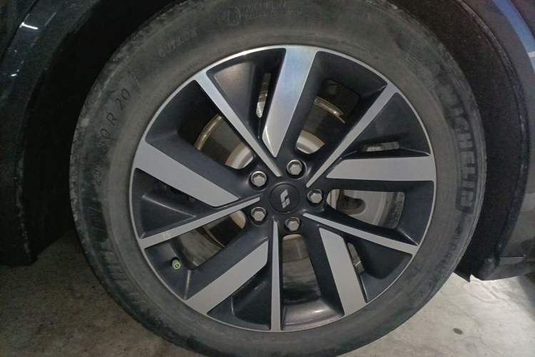 Used Li Auto L8 2023 Pro Model Right Front Wheel Hub