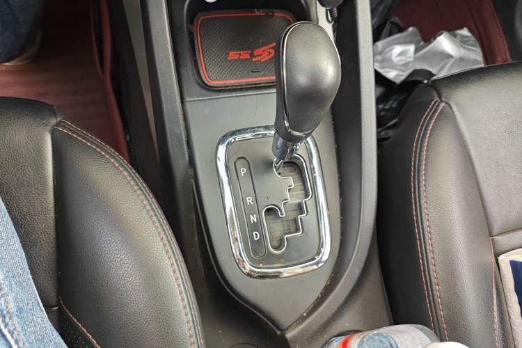 Used CHANGAN CS35 2014 1.6L Automatic Luxury Model China IV Standard Gear Lever