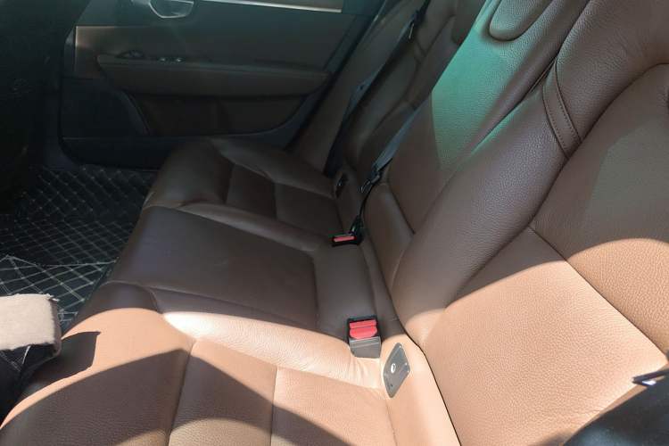 Used Volvo S90 New Energy 2020 T8 e-Drive Hybrid – Zhiyi Luxury Edition Left Rear Seat