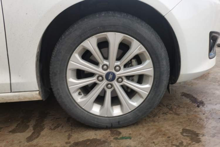 Used Ford Escort 2015 1.5L Automatic Fashion Model