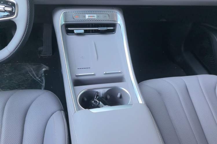 Used Roewe M7 DMH 2025 Model 160km Premium Version
