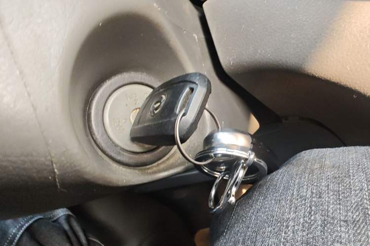 Used Dongfeng Shuaike 2014 1.6L Manual Comfort 7-Seater China IV Standard