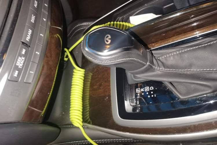 Used Infiniti QX60 2018 2.5 S/C Hybrid Four-Wheel-Drive Champion Family Edition Gear Lever