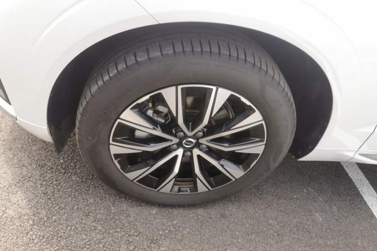 Used Volvo XC60 2025 B5 Four-Wheel Drive Smart & Advanced Luxury Edition Left Front Wheel Hub