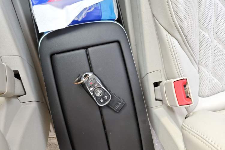 Used Buick GL8 2017 28T Avenir Avia National Emission Standard V