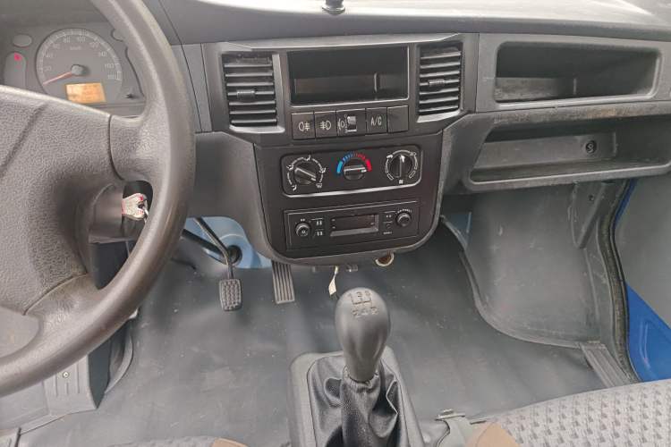 Used Wuling Zhiguang 2020 1.2L Practical Model China VI LSI Audio And AC Panel