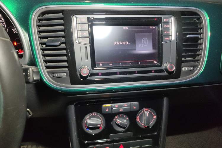 Used Volkswagen Beetle 2017 180TSI Emerald Classic Edition Audio And AC Panel