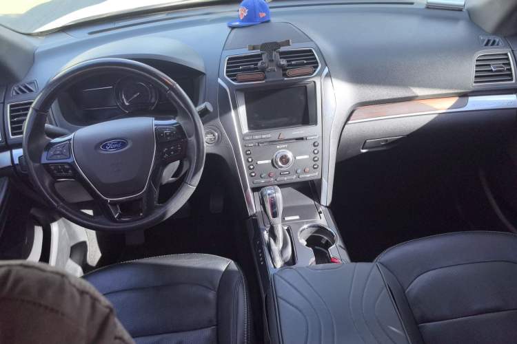 Used Ford Explorer 2018 2.3T Elite Edition Center Console