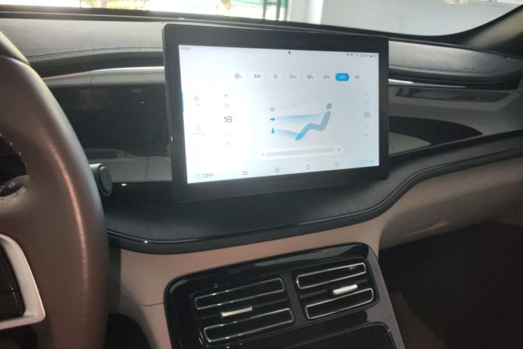 Used BYD Qin PLUS 2024 HONOR Edition DM-i 55KM Leading Model Audio And AC Panel