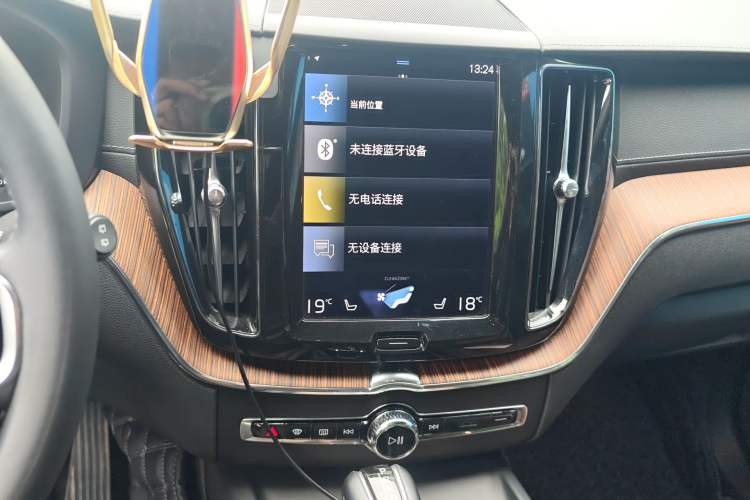 Used Volvo XC60 2021 T5 4x4 Smart Luxury Edition Audio And AC Panel