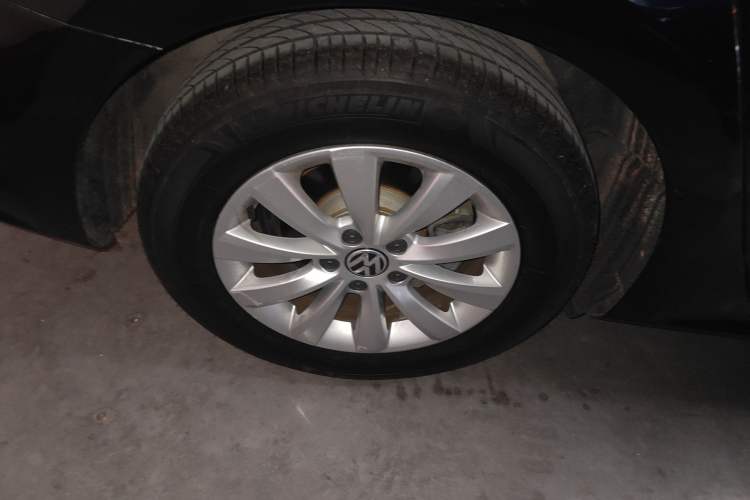 Used Volkswagen Passat 2015 1.8TSI DSG Prestige Edition Right Rear Wheel Hub