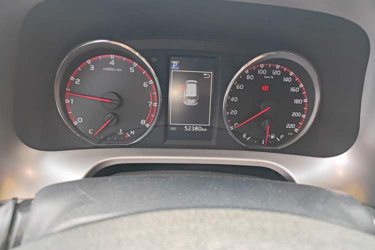 Used Toyota RAV4 2018 2.5L Automatic 4x4 Elite i Edition Odometer Close Up